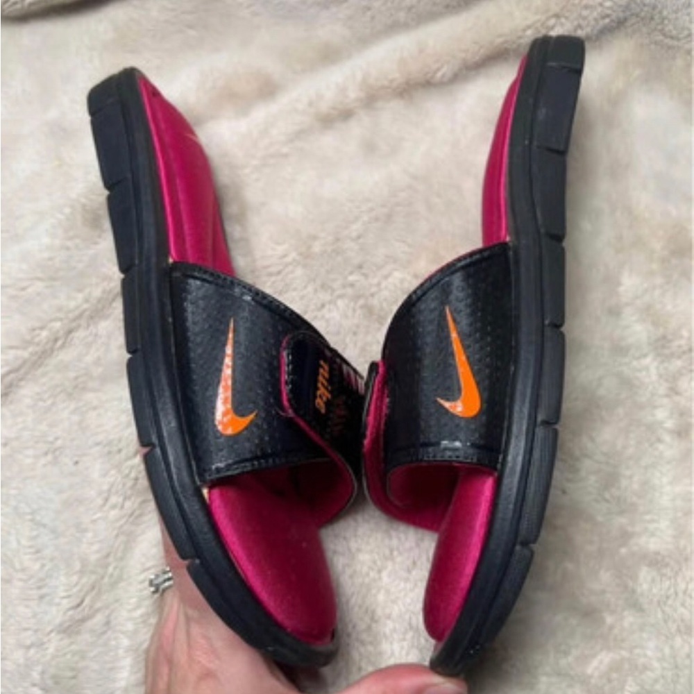 Nike Women's Black Strap Pink Footbed Slide Sandals - Picture 3 of 5